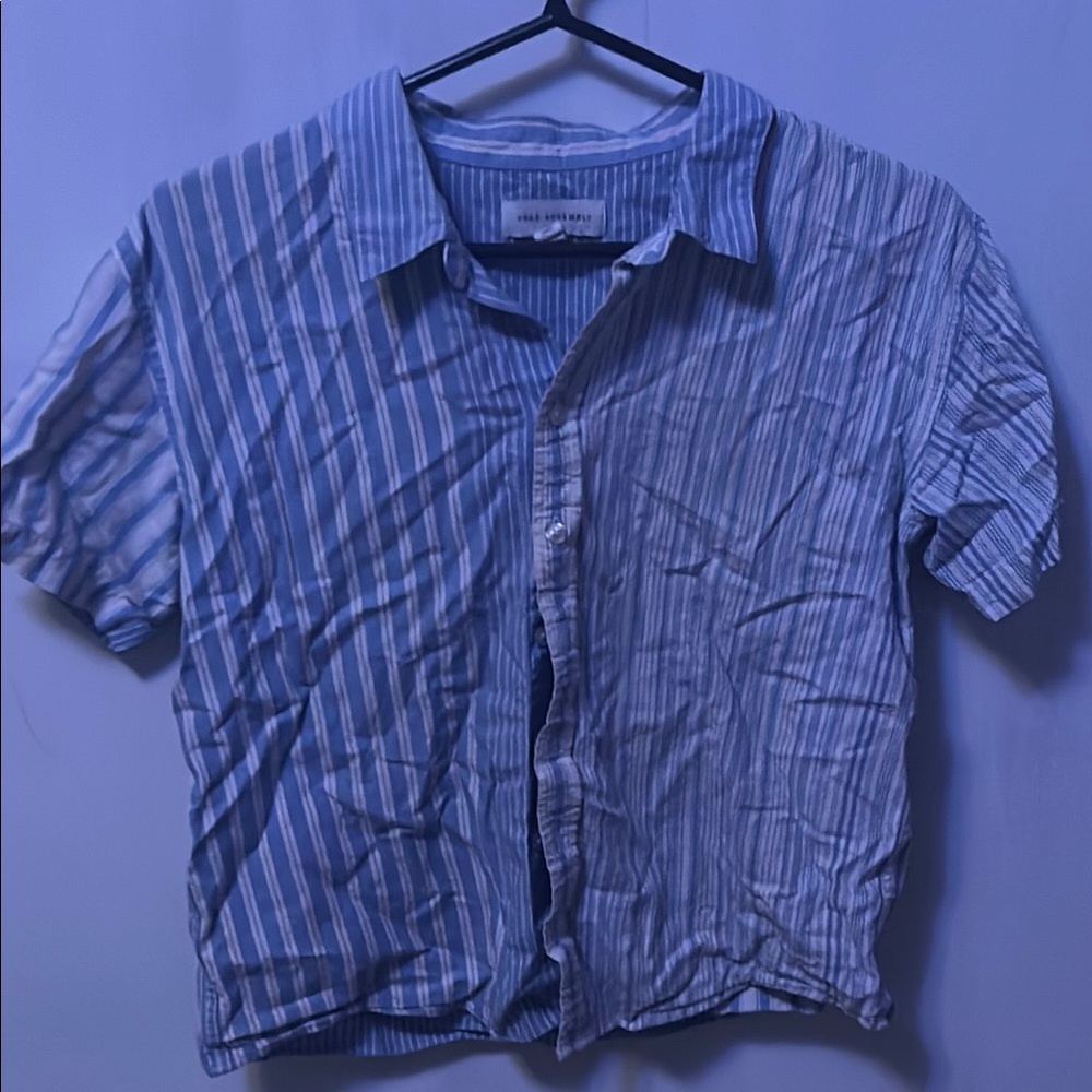 Blue Short Sleeve Tee with Textured Pattern